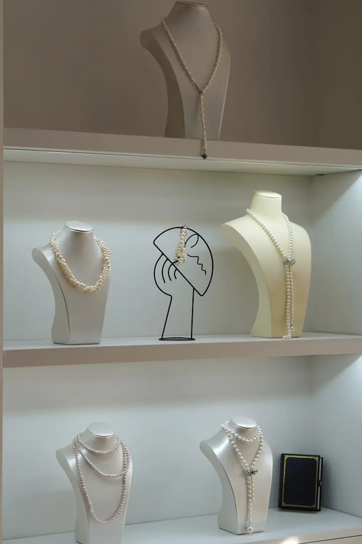 About 10 Zhihang Jewelry Physical Store