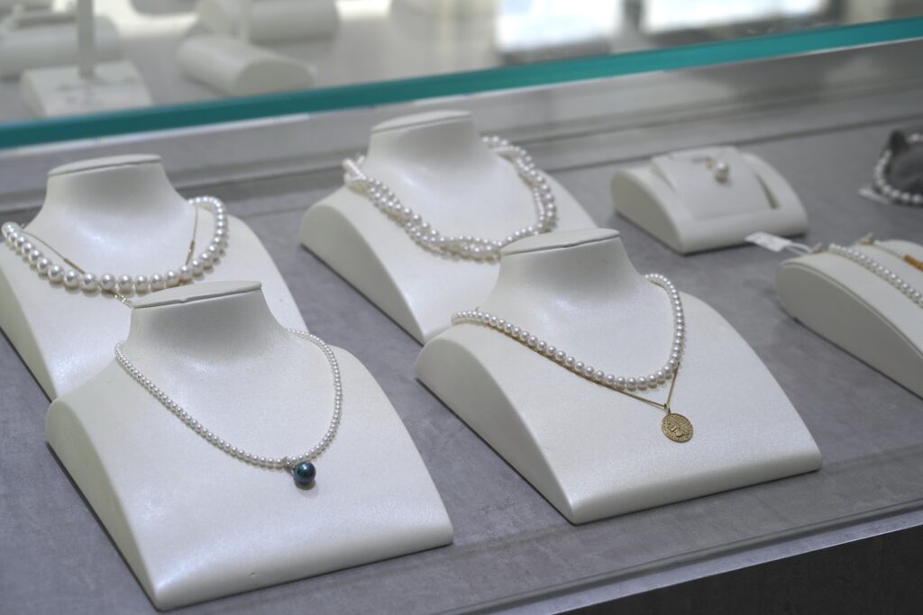 What Are Freshwater Pearls? 6 Captivating Facts 3 What Are Freshwater Pearls? 6 Captivating Facts